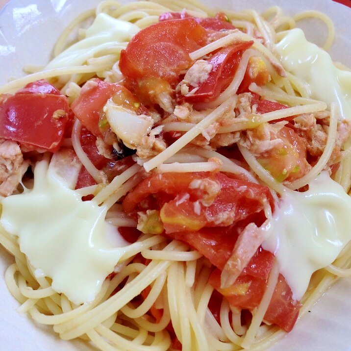 トマトとツナの辛いパスタ とろけるチーズのせ レシピ 作り方 By Hottyoi 楽天レシピ